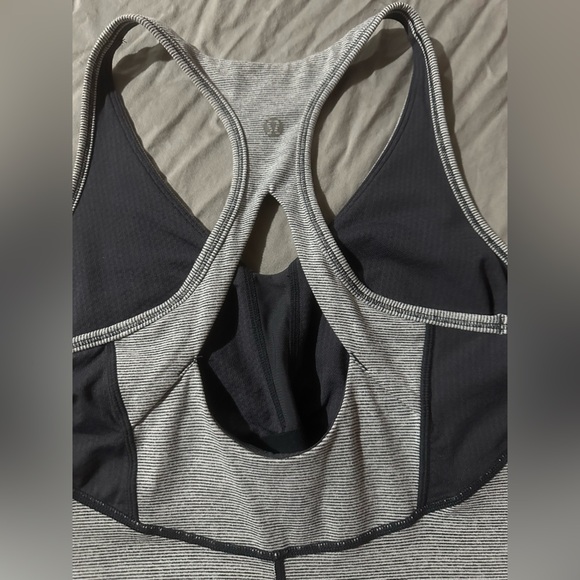 Lululemon: Women’s Tank Top- Size 8 - Picture 4 of 10